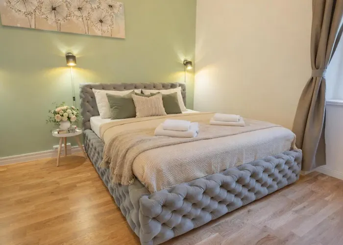 Apartment Homely I Big Apti Elevator I Self Check-in *