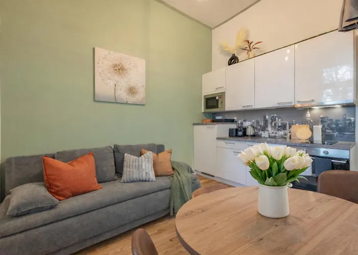 Apartment 3br - Self Check-in - 1 - Sleeps 8 Prague