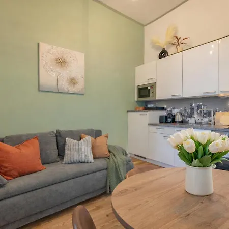 Apartment 3br - Self Check-in - 1 - Sleeps 8 Prag